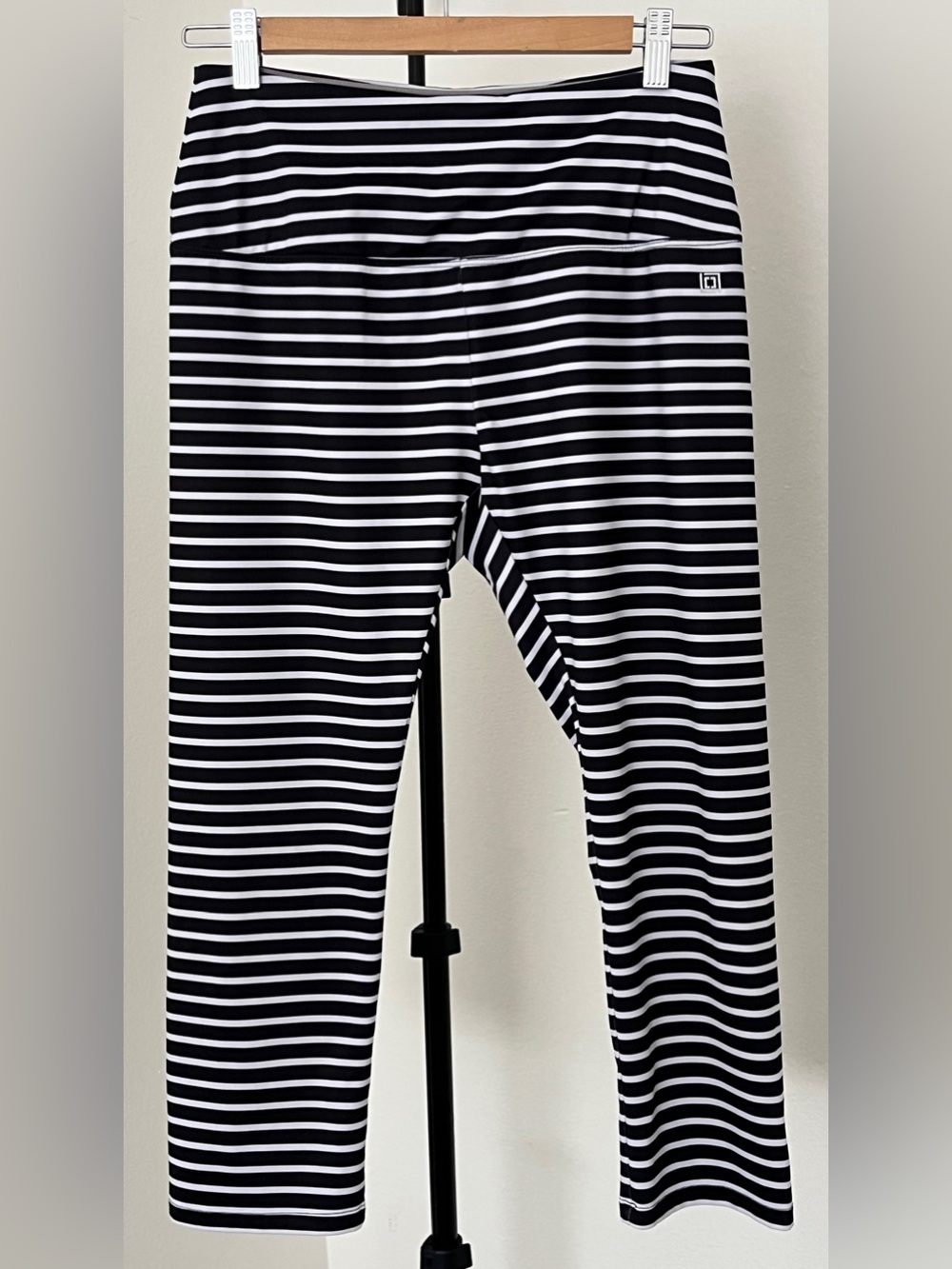 ☀️ Liz Claiborne Weekend Navy + White Striped Cropped Leggings | Small